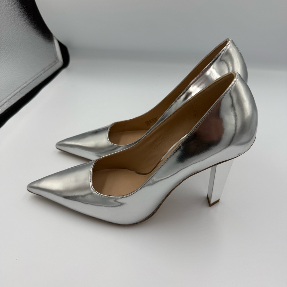 MICHAEL Michael Kors Halle Pump – Silver Metallic Leather